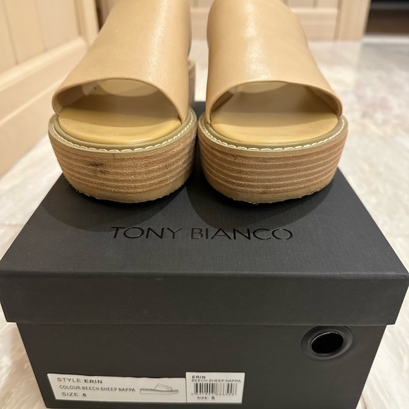 Tony Bianco Erin Sandal in Beech Sheep Nappa Size 6 LIKE NEW - Picture 4 of 6